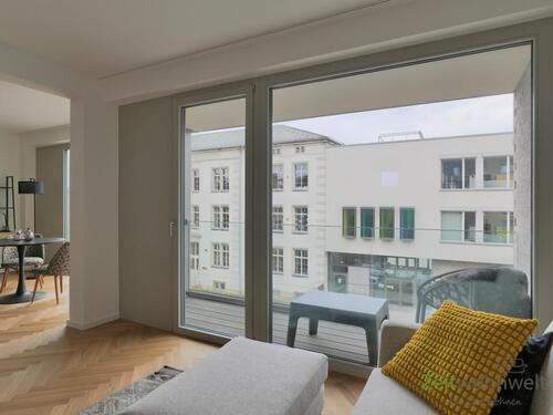 Blick zum Balkon - 