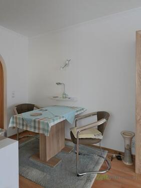 kleiner Esstisch vor der Küche - 