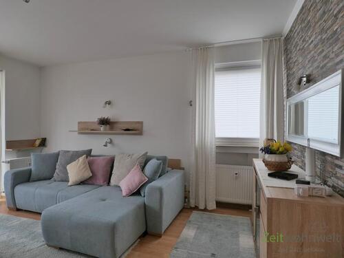 Ecksofa und Sideboard - 2 Zimmer Etagenwohnung zur Miete in Fulda