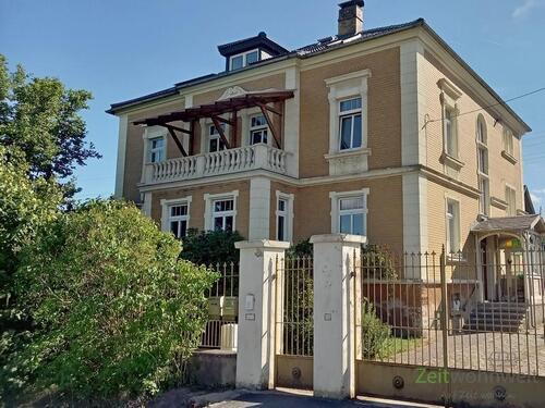 Außenansicht mit Balkon - 