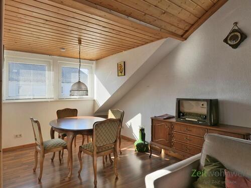 Esstisch-Ecke im Wohnzimmer - 3 Zimmer Etagenwohnung zur Miete in Baunatal