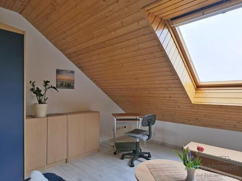 Blick zum Kleiderschrank - 