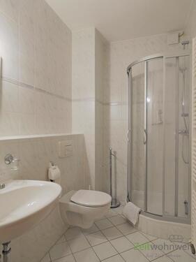 Duche im Bad - Etagenwohnung mit 26,00 m&sup2; in Dresden zur Miete