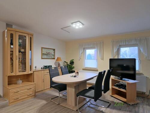 Schrankwand, Esstisch und TV - 3 Zimmer Etagenwohnung zur Miete in Radebeul