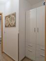 kleiner Flur mit Garderobenschrank - 