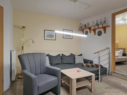 Sessel, Sofa, Innentreppe - 3 Zimmer Etagenwohnung in Radebeul