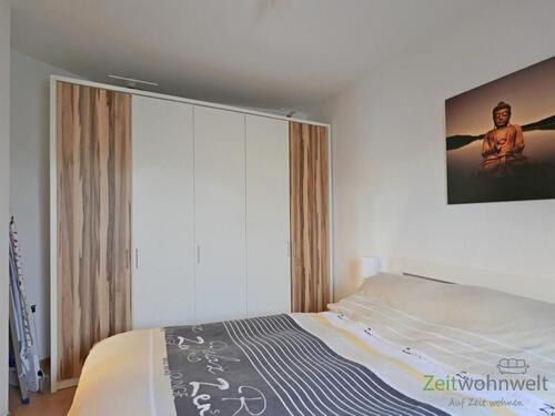 Bügelbrett und Kleiderschrank - 