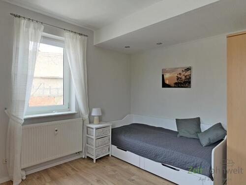 Blick zum Bett - 1 Zimmer Etagenwohnung zur Miete in Jena