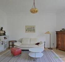 (EF1041_M) Kassel-Stadt: West, Bezug in neu möblierte City-Wohnung mit historischen Möbeln, WLAN inklusive