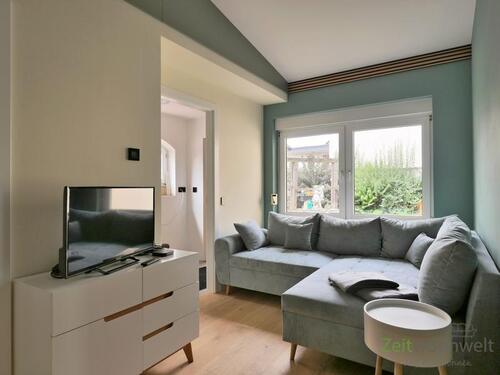 Wohnzimmer mit TV - (EF1283_M) Magdeburg: Ottersleben, Erstbezug in neu sanierte und neu möblierte Wohnung mit Klimaanlage und Terrasse