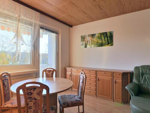 Estisch vor dem Balkon - 3 Zimmer Etagenwohnung zur Miete in Jena