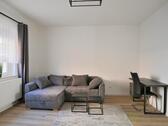 Sofa-Sitzecke und Schreibtisch - (EF1346_M) Erfurt: Daberstedt, möblierte 2-Zimmer-Wohnung in ruhiger, stadtnaher Wohnlage
