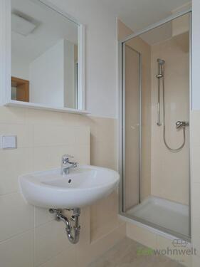 Blick zur Dusche - 