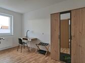 Kleiderschrank und Schreibtisch - Etagenwohnung mit 55,50 m² in Halle (Saale) zur Miete