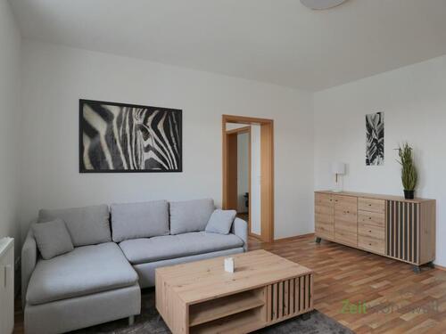 Sofa und Sideboard - 3 Zimmer Etagenwohnung zur Miete in Halle (Saale)