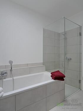 Wanne und bodentiefe Dusche - 