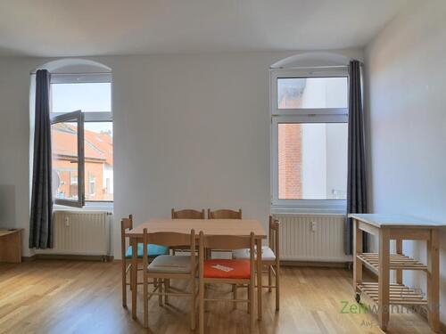 Esstisch im Wohnzimmer - 2 Zimmer Etagenwohnung zur Miete in Erfurt