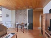 Esstisch im Wohnzimmer - 2 Zimmer Etagenwohnung in Kassel