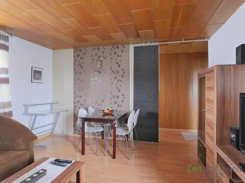 Esstisch im Wohnzimmer - 2 Zimmer Etagenwohnung in Kassel