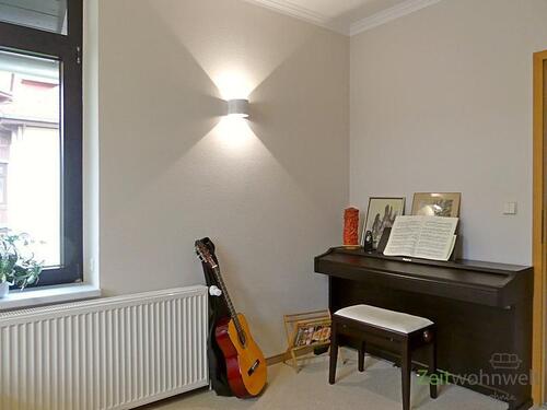Musik-Ecke im Wohnzimmer - Etagenwohnung mit 86,00 m&sup2; in Langebrück zur Miete