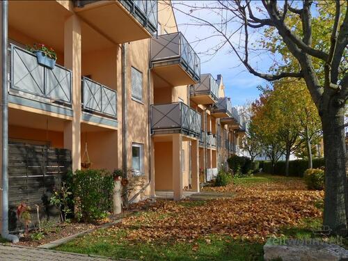 Außenansicht im Herbst - (EF0568_M) Erfurt: Niedernissa, kleines möbliertes 2-Zi-Apartment mit Terrasse in EF-Südost, ruhige Wohnlage