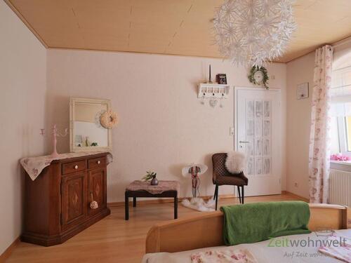 Kommode und Spiegel - 