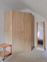 Kleiderschrank und Spiegel - 
