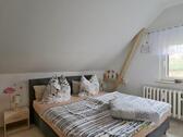 Doppelbett im Schlafzimmer - Etagenwohnung mit 62,00 m&sup2; in Wilkau-Haßlau zur Miete