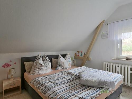 Doppelbett im Schlafzimmer - Etagenwohnung mit 62,00 m&sup2; in Wilkau-Haßlau zur Miete