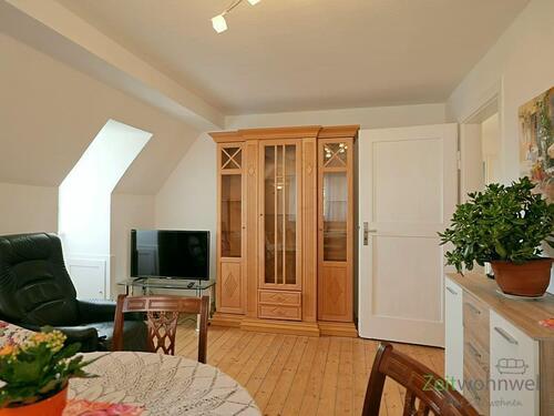 Schrankwand und TV - 2 Zimmer Etagenwohnung zur Miete in Jena