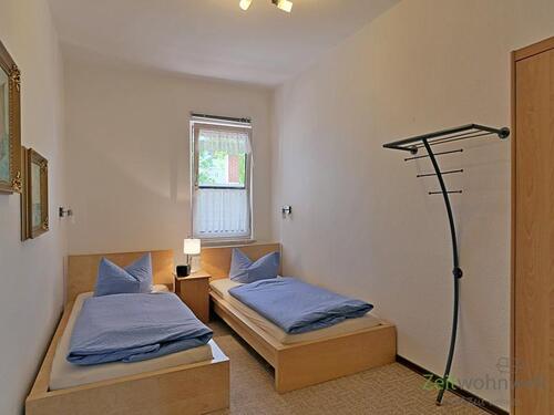 Schlafzimmer mit Kleiderschrank - Etagenwohnung mit 40,00 m&sup2; in Jena zur Miete