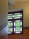 bunte Fenster im Treppenhaus - 