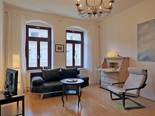 Blick ins Wohnzimmer - 2 Zimmer Etagenwohnung zur Miete in Dresden