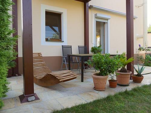 eigene überdachte Terrasse - 2 Zimmer Etagenwohnung in Dresden