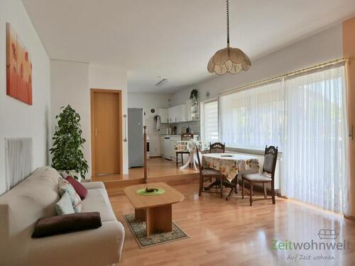 Blick in den Wohnraum zum Balkon - 3 Zimmer Etagenwohnung zur Miete in Amt Wachsenburg