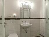 Bad mit Dusche - 