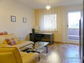 Wohnzimmer mit Balkon und Schreibtisch - 1 Zimmer Etagenwohnung zur Miete in Dresden