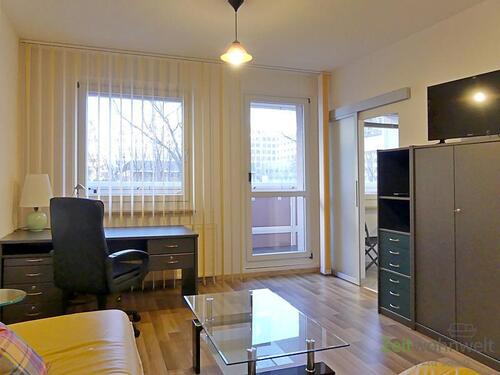 TV und Küchentüre - (EF0369_M) Dresden: Südvorstadt-Ost, kleines möbliertes Aparment mit Balkon in Citylage nahe der TU Dresden und Bahnhof