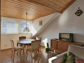 Esstisch-Ecke im Wohnzimmer - 4 Zimmer Etagenwohnung zur Miete in Baunatal