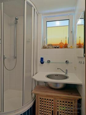 Bad mit Dusche - 