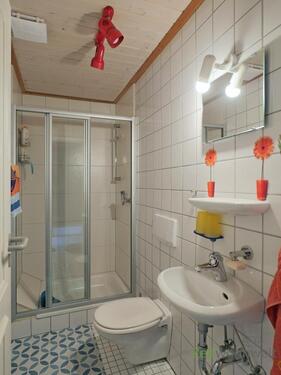 Bad mit Dusche - 