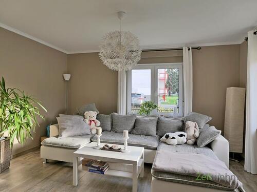 Eckcouch mit TV - (EF0967_M) Chemnitz: Burgstädt, geschmackvoll möblierte Wohnung nach A4 und A73, WLAN und Reinigungsservice inklusive