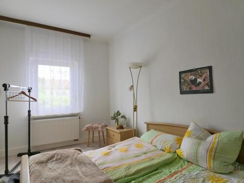 das rechte Schlafzimmer - 3 Zimmer Etagenwohnung in Dresden