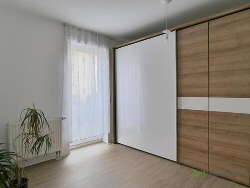 Schlafzimmerschrank - 2 Zimmer Etagenwohnung in Meiningen