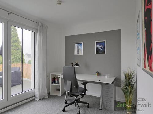 Schreibtisch am Balkonfenster - 