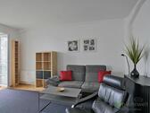 Sessel, Sofa und Sideboards - 2 Zimmer Etagenwohnung in Dresden