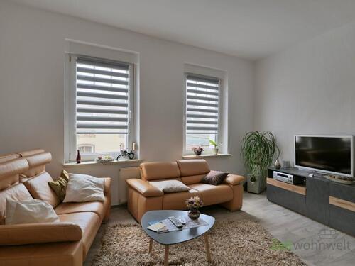 zwei Sofas - 2 Zimmer Etagenwohnung zur Miete in Calbe (Saale)