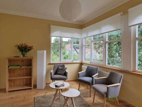 gemütliche Sitzecke - 2 Zimmer Etagenwohnung zur Miete in Untermaßfeld