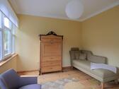 Chaiselongue und Sekretär - 2 Zimmer Etagenwohnung in Untermaßfeld