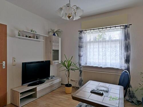 TV im Wohnzimmer - 2 Zimmer Etagenwohnung zur Miete in Erfurt